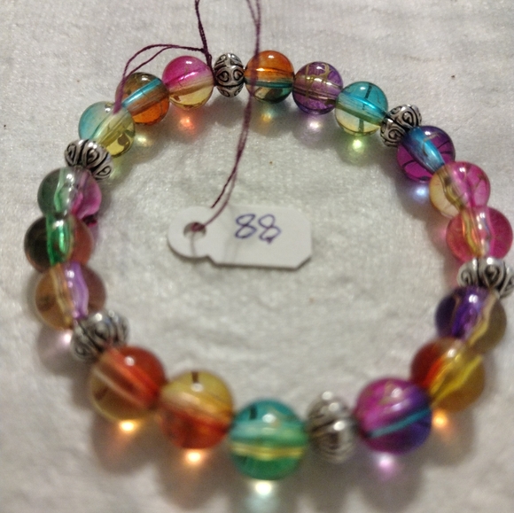 Artemis's Gems custom-made beaded bracelet with rainbow beads and silver spacers - Picture 4 of 4